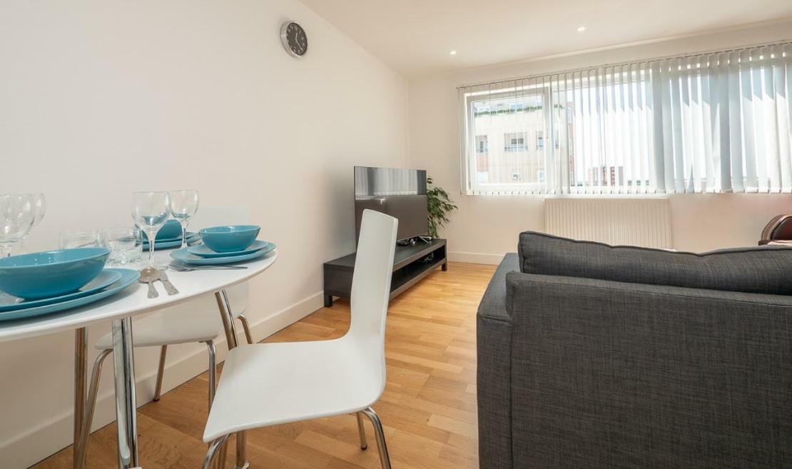 Easystay Slough Central Free Parking Exterior foto